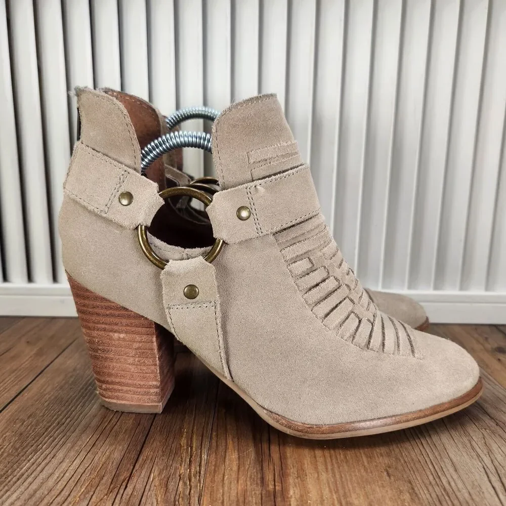 Seychelles Impossible Womens Sz 7 Beige Suede Harness Ankle Booties Heeled Boots